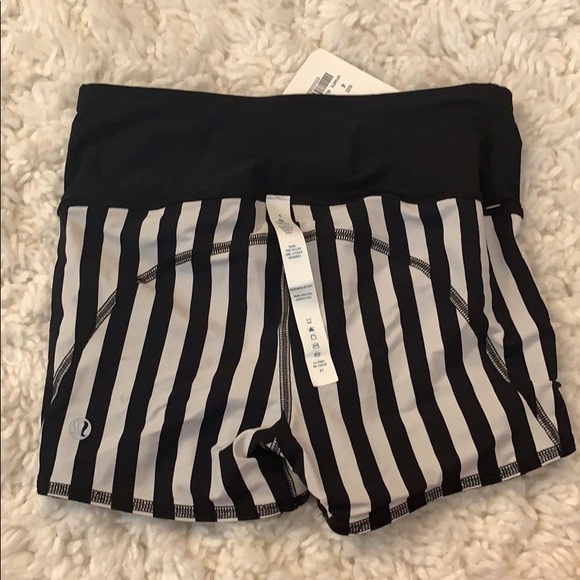 *Lululemon* Black/White, Water Bound Short - Picture 6 of 9